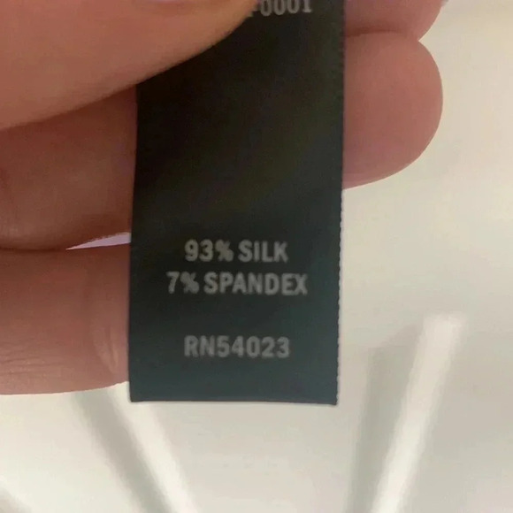 Banana Republic Silk Tank- Lavender size small - Picture 3 of 6